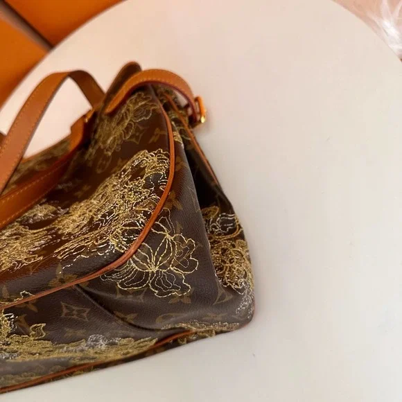 💎✨BEAUTIFUL✨💎 LOUIS VUITTON Monogram Dentelle Batignolles - Picture 16 of 16